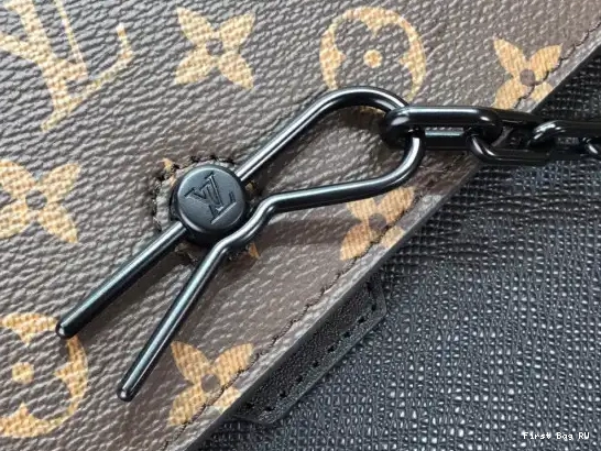 Firstbag BRIEFCASE LOUIS ROBUSTO VUITTON 0520